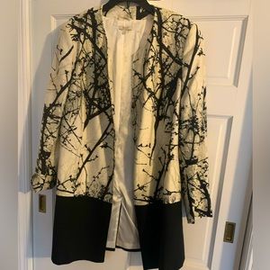 A long jacket great that is very professional and stunning. Great look for work